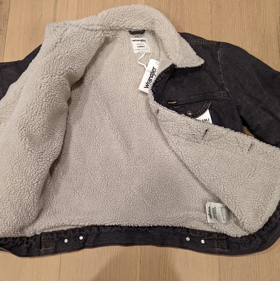 Wrangler Sherpa-Lined Denim Jacket - Picture 5 of 10